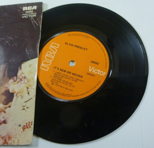 ELVIS Presley 'IT'S NOW OR NEVER', 45 rpm EP Record, on RCA label