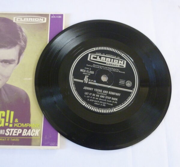 vintage Johnny Young 'JOHNNY YOUNG AND KOMPANY', mono EP vinyl Record, on CLARION label, c.1965 - Image 4