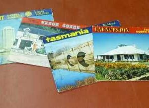 Postcard 'Souvenir of Tasmania', 12 fold-out colour photos x 4