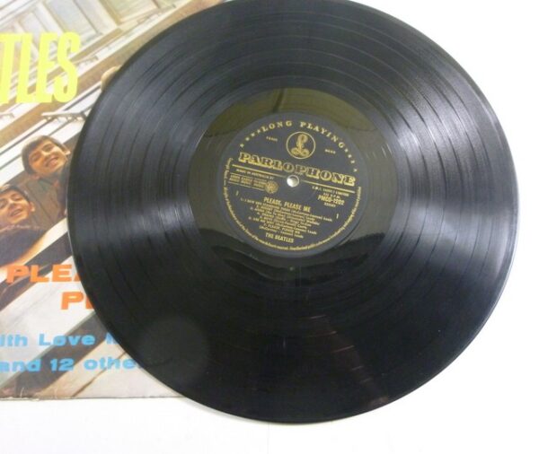 * BEATLES 'PLEASE PLEASE ME', stereo LP Record, s on b, c.1963 * - ?? image