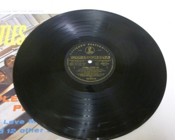 * BEATLES 'PLEASE PLEASE ME', stereo LP Record, s on b, c.1963 * - ?? image
