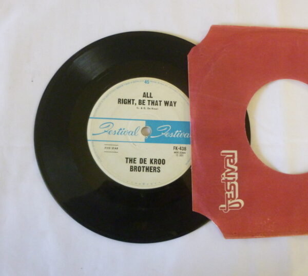 vintage The De Kroo Brothers 'Scarlet'/'All Right, Be That Way', 45 rpm Single vinyl Record, c.1964 - Image 4
