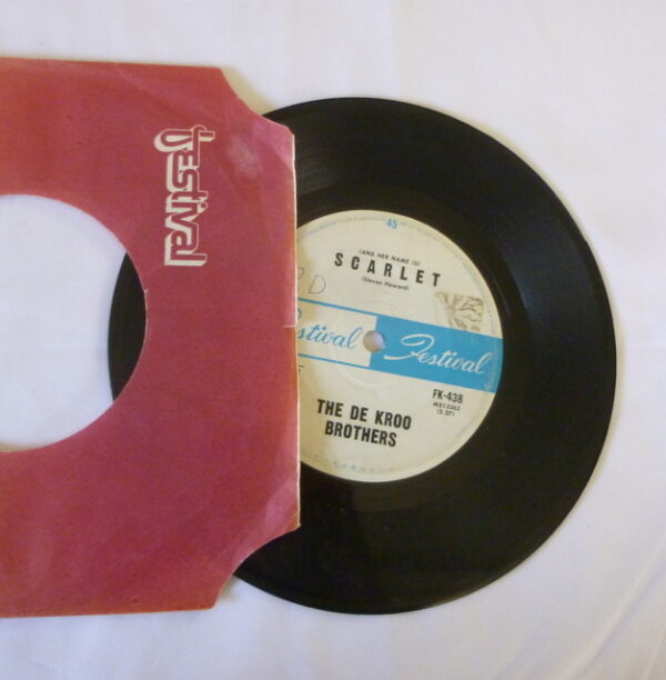 vintage The De Kroo Brothers 'Scarlet'/'All Right, Be That Way', 45 rpm Single vinyl Record, c.1964 - Image 3