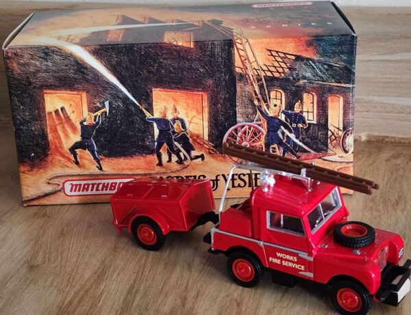 Matchbox MOY 1948 Land Rover and Trailer Fire truck, 'Works Fire Service', red Model Vehicle - Image 4